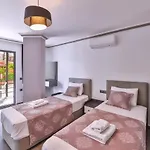 White House ゲストハウス 3*