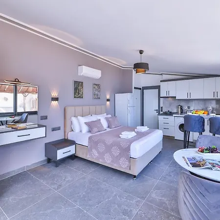 White House 3*