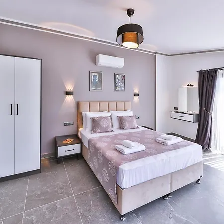 White House 3*