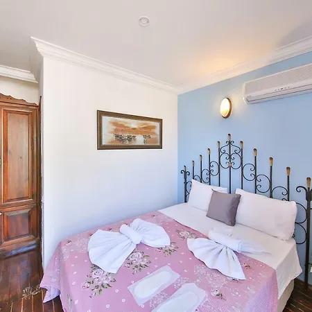 White House Πανσιόν 3*