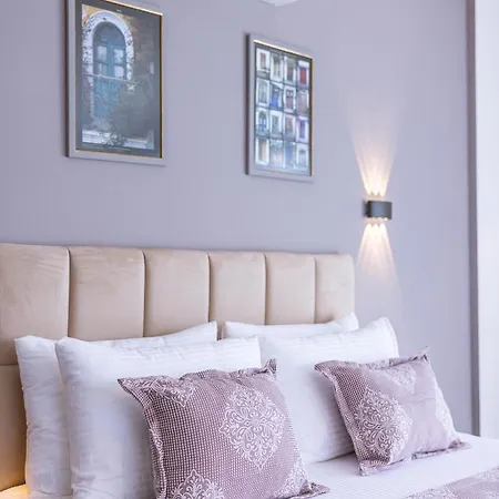 White House Guest house 2*