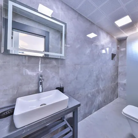 White House Guest house 2*