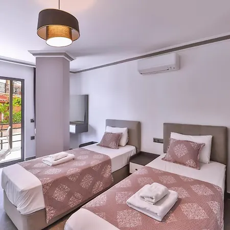 White House Pensionat 2*