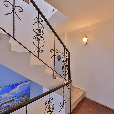 White House Guest house 2*