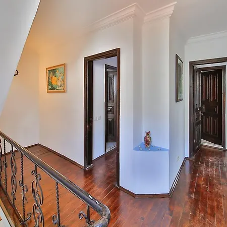 White House Guest house 2*