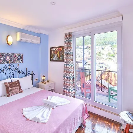 White House 3*